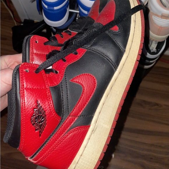 Mid Jordan 1s 2020 - Picture 2 of 2
